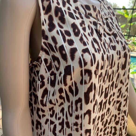 CAbi Ginger Leopard Print Sleeveless Blouse Cut Outs at Neckline Tan Cream Med - Picture 4 of 13